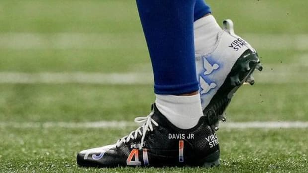 Colts safety Rodney McLeod Jr. wears cleats vs. the Eagles honoring three Virginia football players who were killed.